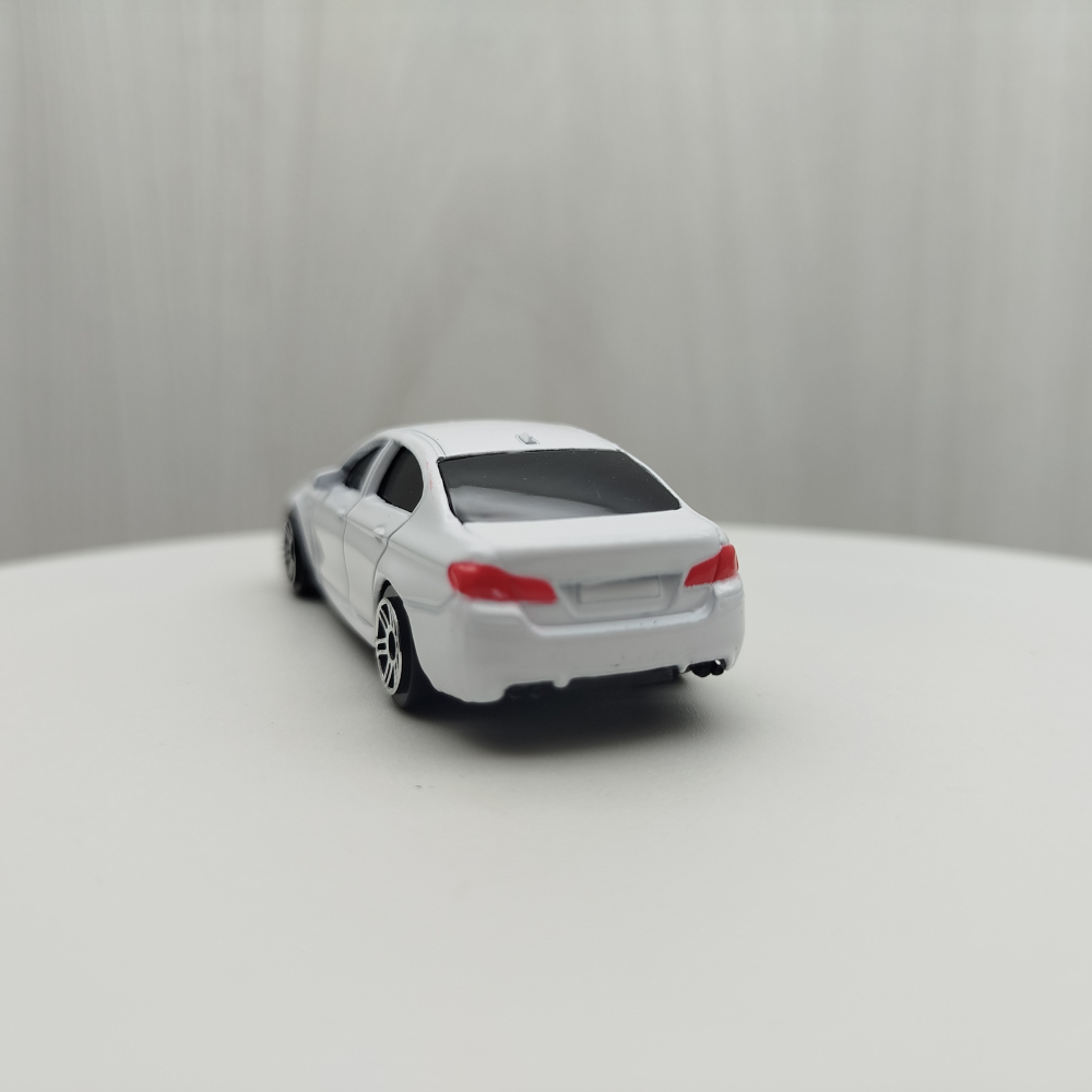 台灣現貨 全新盒裝1:64~寶馬BMW M5 合金滑行車 白色  黑窗 合金 模型車 玩具 小汽車 兒童 禮物 收藏-細節圖3