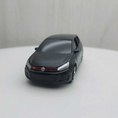 台灣現貨 全新盒裝~1:64~福斯 VOLKSWAGEN GOLF GTI 消光黑色 合金 模型車 玩具 小汽車 兒童