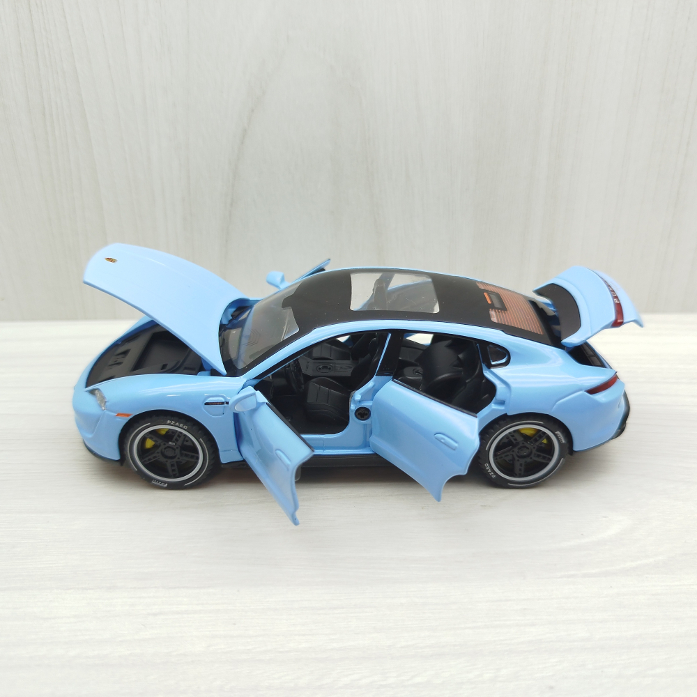 台灣現貨 全新盒裝1:32~保時捷 駿馬 TAYCAN TURBO S 淺藍色 合金 模型車 聲光車 玩具 兒童 禮物-細節圖3