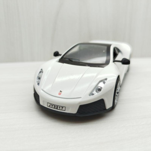 台灣現貨 全新盒裝~1:32~西班牙GTA SPANO 白色 合金 模型車 聲光車 玩具 兒童 禮物 收藏 交通 比例模