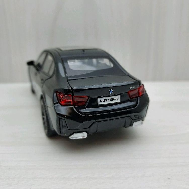 台灣現貨 全新盒裝~1:32 ~寶馬 BMW 320i 黑色 前輪可轉向 合金 模型車 聲光車 玩具 兒童 禮物 收藏-細節圖4