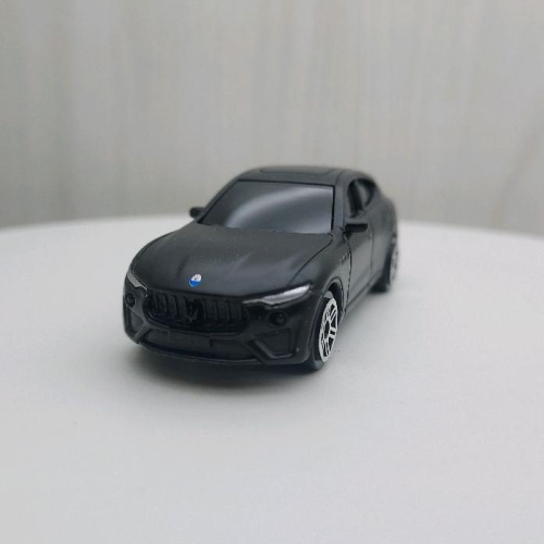 台灣現貨 全新盒裝~1:64瑪莎拉蒂LEVANTE GTS消光黑色 黑窗 合金 模型車 玩具 小汽車 兒童 禮物 收藏