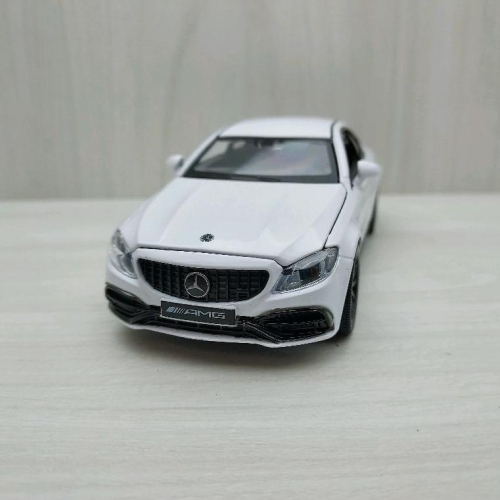 台灣現貨 全新盒裝1:32~賓士 BENZ C63 AMG 白色 合金 模型車 聲光車 玩具 兒童 禮物 收藏 交通