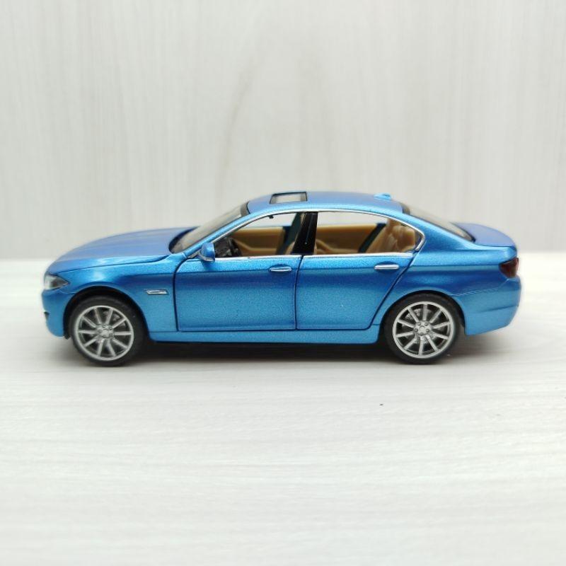 台灣現貨 全新盒裝~1:32 ~BMW 寶馬 535i 亮藍色 合金 模型車 聲光車 玩具 兒童 禮物 收藏 交通 比例-細節圖2