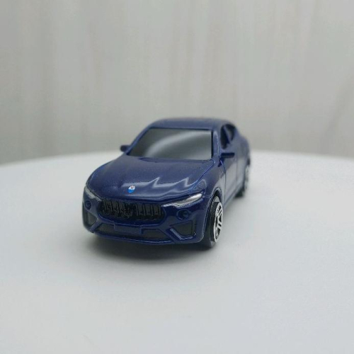 台灣現貨 全新盒裝~1:64~瑪莎拉蒂LEVANTE GTS 藍色 黑窗 合金 模型車 玩具 小汽車 兒童 禮物 收藏