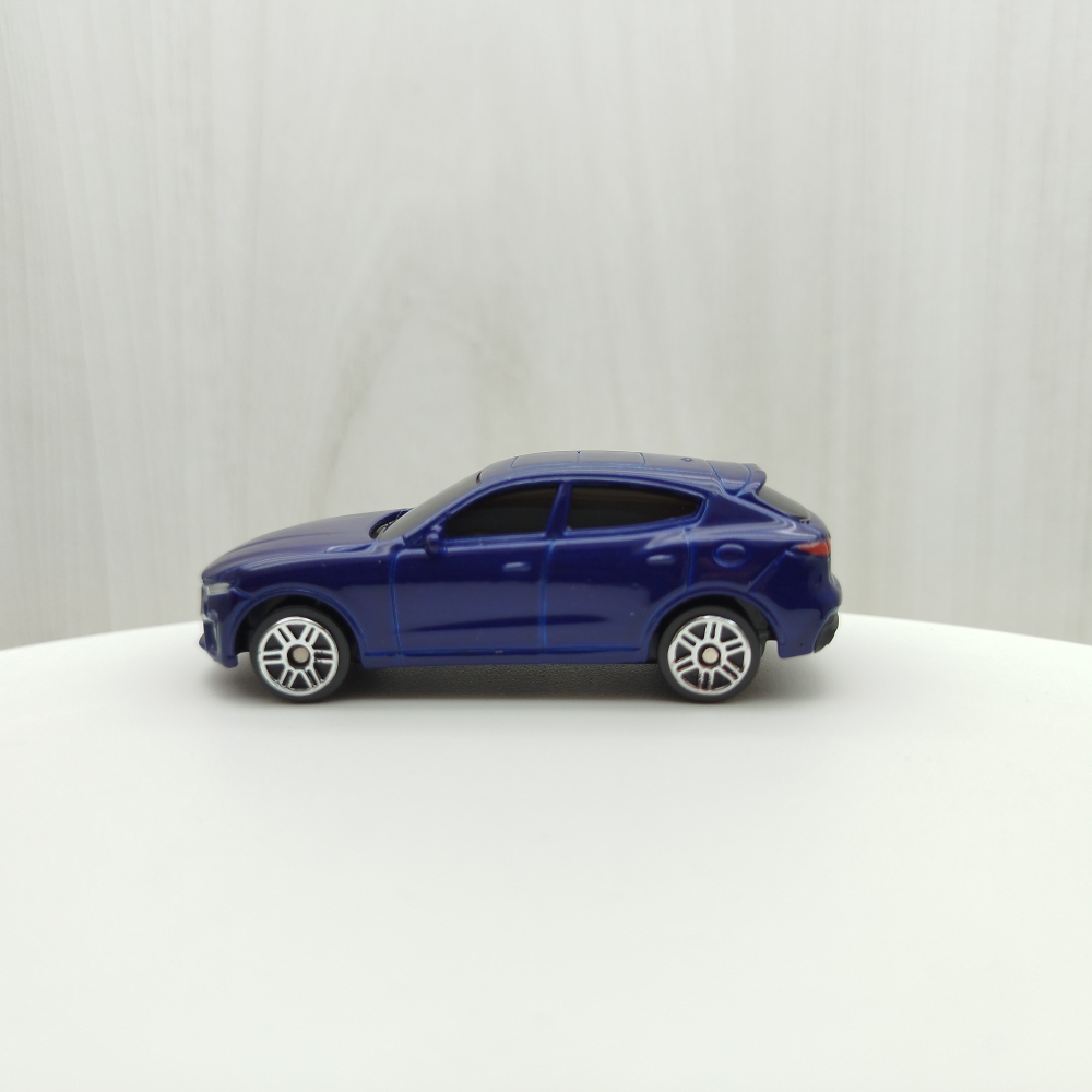 台灣現貨 全新盒裝~1:64~瑪莎拉蒂LEVANTE GTS 藍色 黑窗 合金 模型車 玩具 小汽車 兒童 禮物 收藏-細節圖2