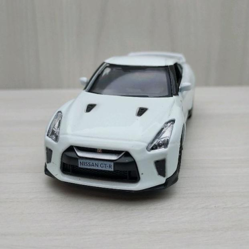 台灣現貨 全新盒裝~1:36 ~日產 NISSAN GTR R35 白色 合金 模型車 玩具 迴力 兒童 生日 禮物