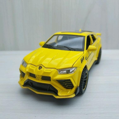台灣現貨 全新盒裝1:32~藍寶堅尼 URUS 黃色 合金 模型車 聲光車 玩具 兒童 禮物 收藏 交通 比例模型車