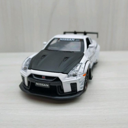 台灣現貨 全新盒裝~1:32 ~日產 NISSAN GTR R35  白色 可開門 合金 模型車 玩具 迴力 兒童 生日