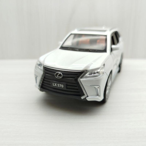 台灣現貨 全新盒裝~1:32凌志LEXUS LX570  白色 合金 模型車 聲光車 玩具 兒童 禮物 收藏 交通 比例