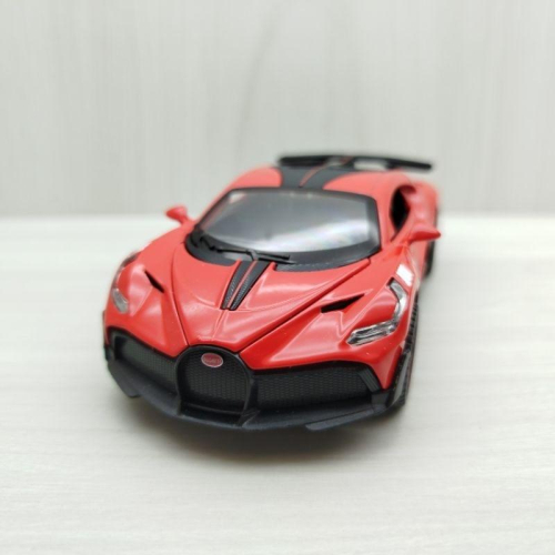 台灣現貨 全新盒裝~1:32布加迪 BUGATTI DIVO  紅色 合金 模型車 聲光車 玩具 兒童 禮物 收藏