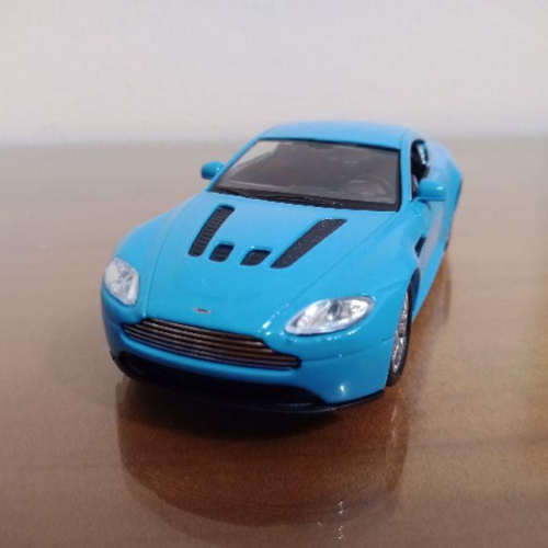 台灣現貨 全新盒裝1:36阿斯頓馬丁 MARTIN V12 藍色 合金 模型車 玩具 迴力 兒童 生日 禮物 收藏 擺飾