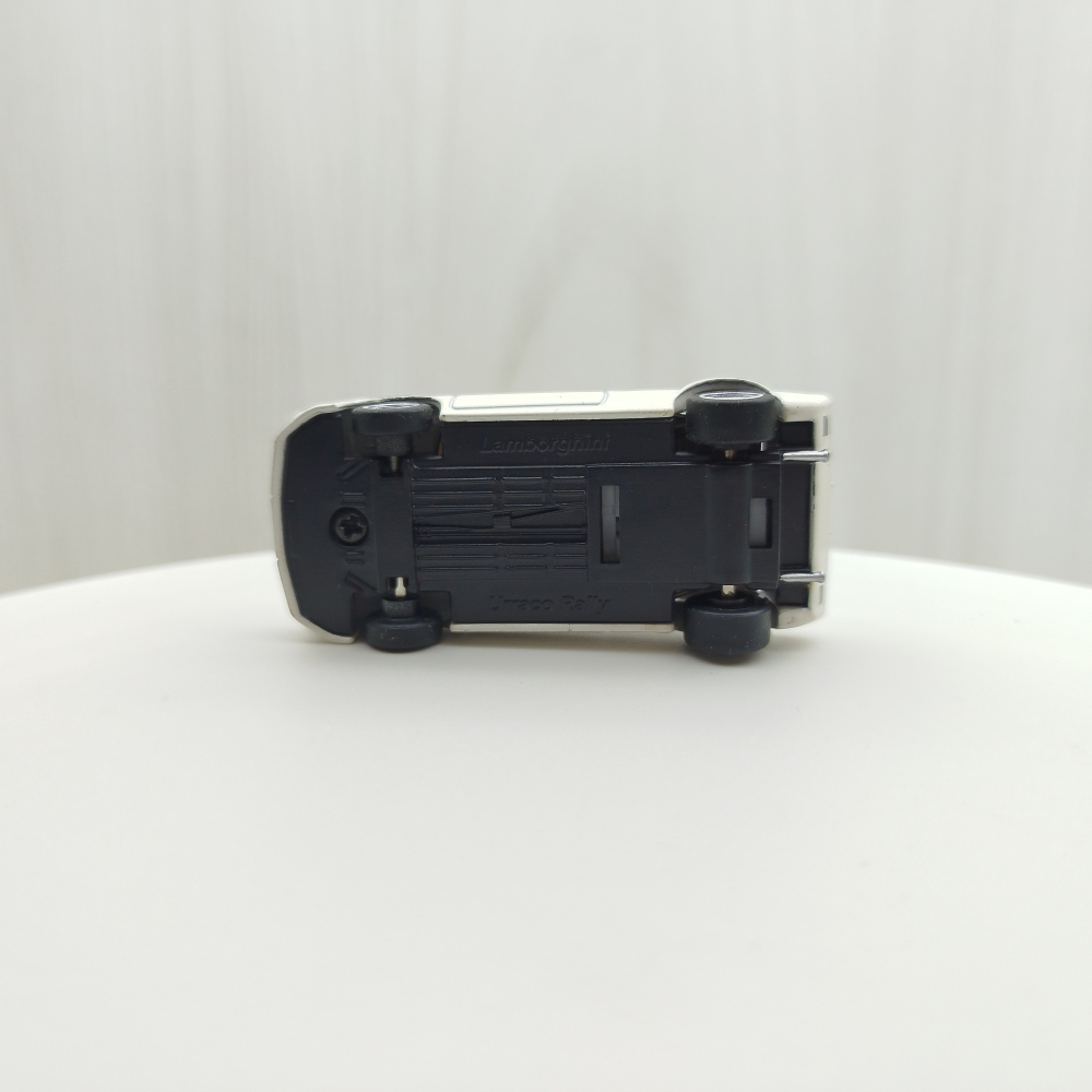 台灣現貨 1:72~藍寶堅尼~Urraco Rally 白色 合金 模型車 玩具 迴力 兒童 生日 禮物 收藏 擺飾-細節圖4