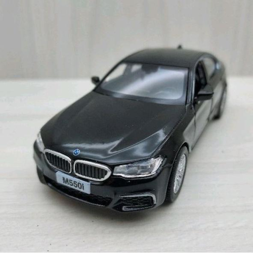 台灣現貨 全新盒裝1:36寶馬BMW 550i 黑色 合金 模型車 玩具 迴力 兒童 生日 禮物 收藏 擺飾 交通 娛樂