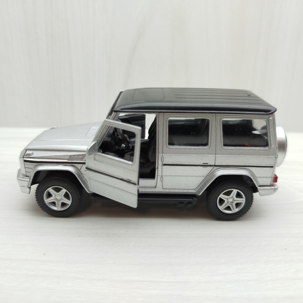 台灣現貨 全新盒裝1:36賓士 BENZ G63 AMG 黑銀色 合金 模型車 玩具 迴力 兒童 生日 禮物 收藏 擺飾-細節圖3