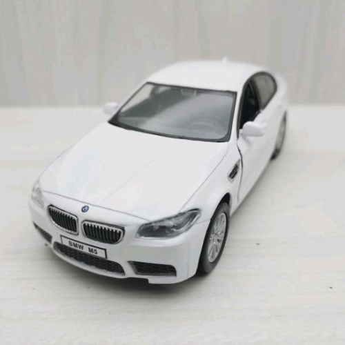 台灣現貨 全新盒裝 1:36 寶馬BMW M5 白色 合金 模型車 玩具 迴力 兒童 生日 禮物 收藏 擺飾 交通 娛樂