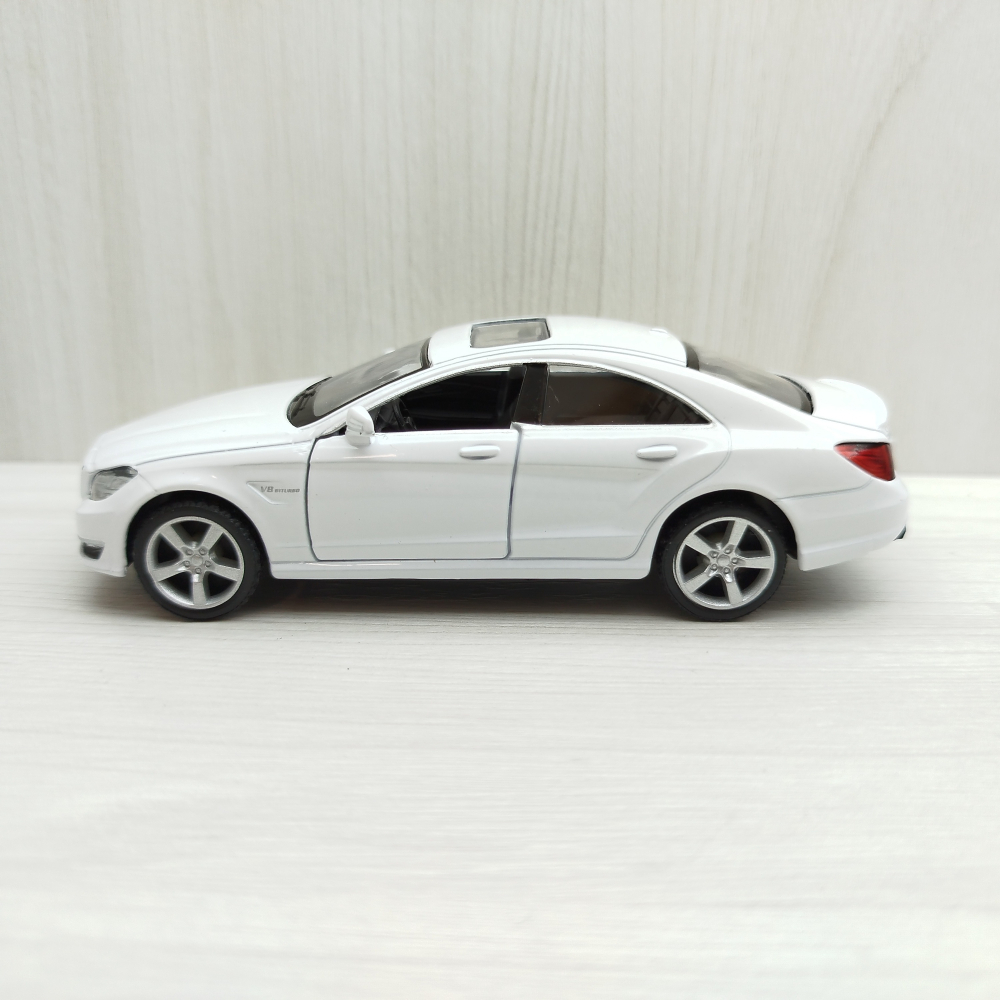 台灣現貨 全新盒裝1:36賓士BENZ CLS 63 AMG白色 合金 模型車 玩具 迴力 兒童 生日 禮物 收藏 擺飾-細節圖2