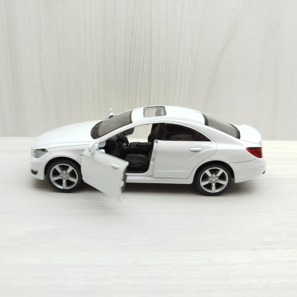 台灣現貨 全新盒裝1:36賓士BENZ CLS 63 AMG白色 合金 模型車 玩具 迴力 兒童 生日 禮物 收藏 擺飾-細節圖3