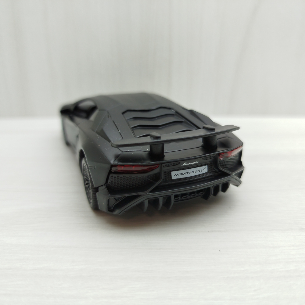 台灣現貨 全新盒裝~1:36~藍寶堅尼 LP750-4 埃文塔多 消光黑色 合金 模型車-細節圖4