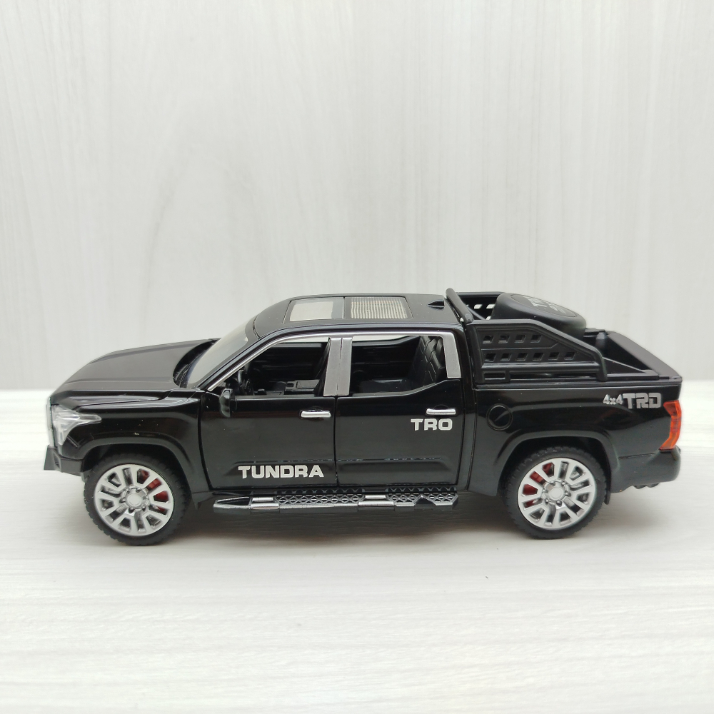 全新盒裝現貨~1:32~豐田 TOYOTA TUNDRA 坦途 皮卡黑色 合金 模型車 聲光車 交通模型-細節圖2