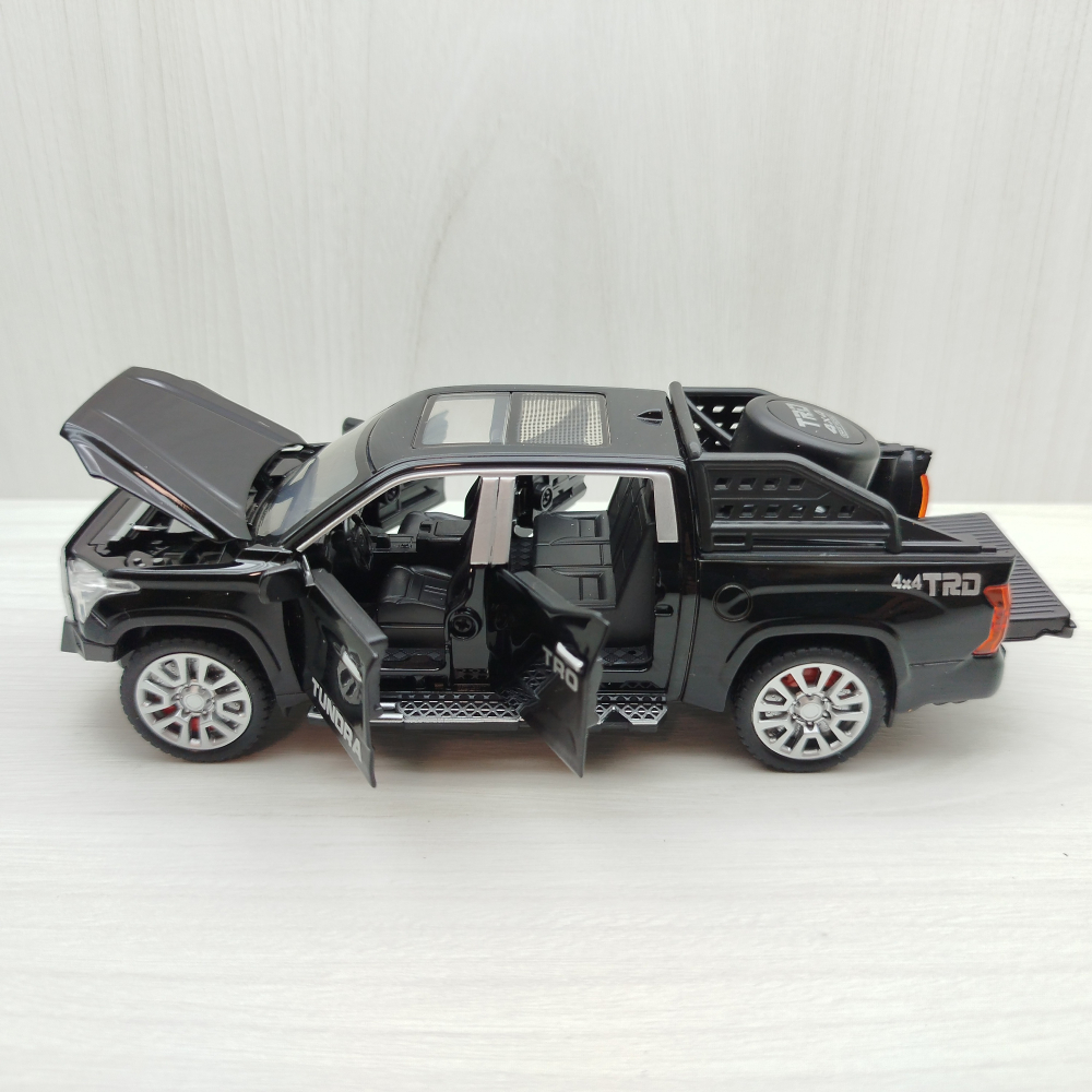 全新盒裝現貨~1:32~豐田 TOYOTA TUNDRA 坦途 皮卡黑色 合金 模型車 聲光車 交通模型-細節圖3