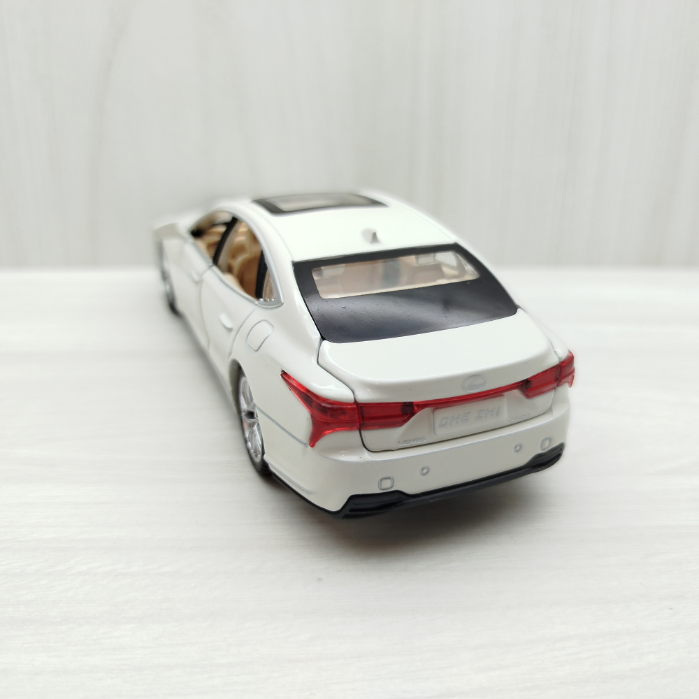 全新盒裝現貨~1:32~凌志 Lexus LS500H 白色 合金 模型車 聲光車 迴力車 交通模型-細節圖4