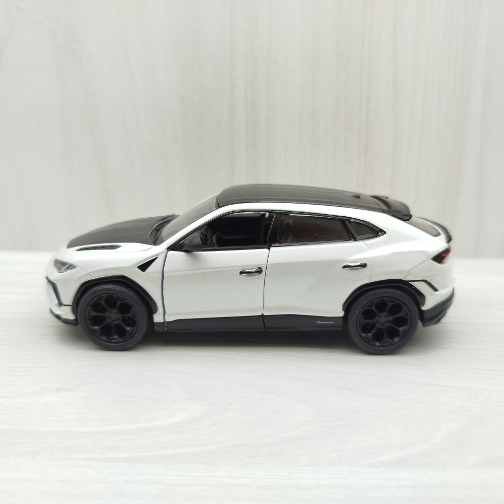 全新盒裝現貨~1:36~藍寶堅尼 URUS 珍珠白色 合金 模型車 玩具 迴力 收藏 交通模型-細節圖2