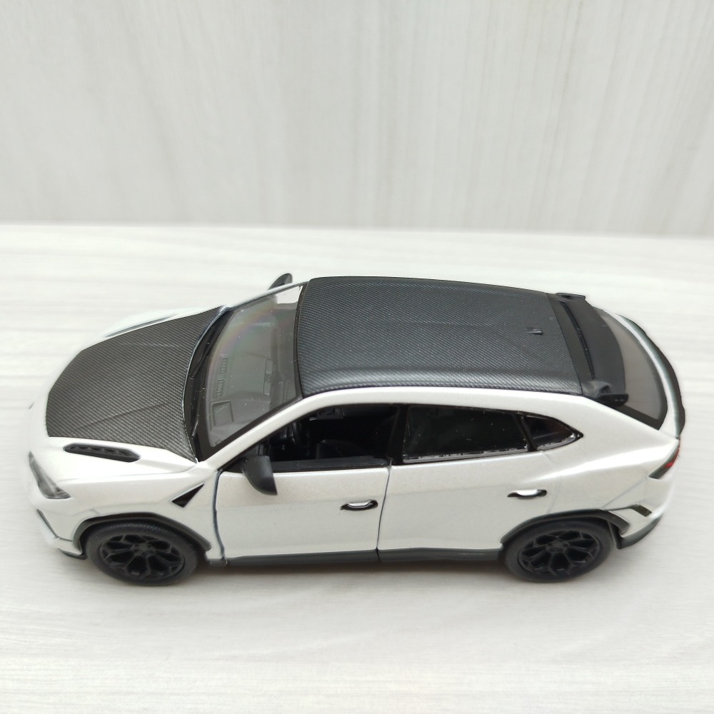 全新盒裝現貨~1:36~藍寶堅尼 URUS 珍珠白色 合金 模型車 玩具 迴力 收藏 交通模型-細節圖4