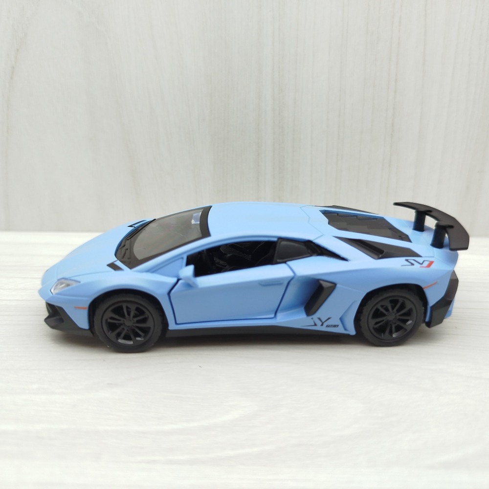 全新盒裝現貨~1:36~藍寶堅尼 LP750-4 消光藍色 合金 模型車 (聲光車) 玩具 收藏 交通模型-細節圖2