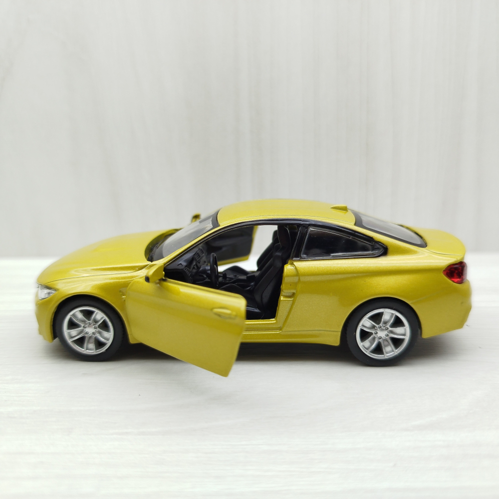 全新盒裝現貨~1:36~寶馬BMW M4 芥末綠色 合金 模型車 玩具 迴力 兒童 生日 禮物 擺飾 交通-細節圖3