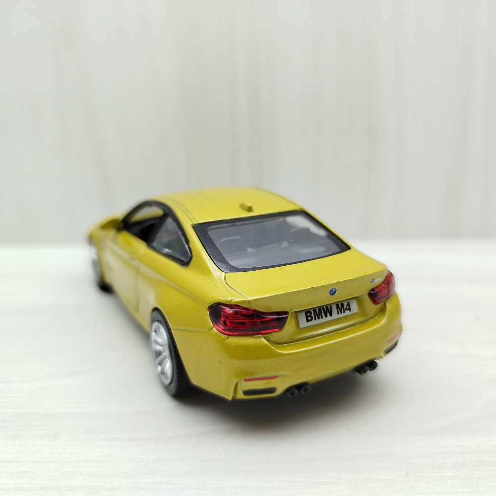 全新盒裝現貨~1:36~寶馬BMW M4 芥末綠色 合金 模型車 玩具 迴力 兒童 生日 禮物 擺飾 交通-細節圖4