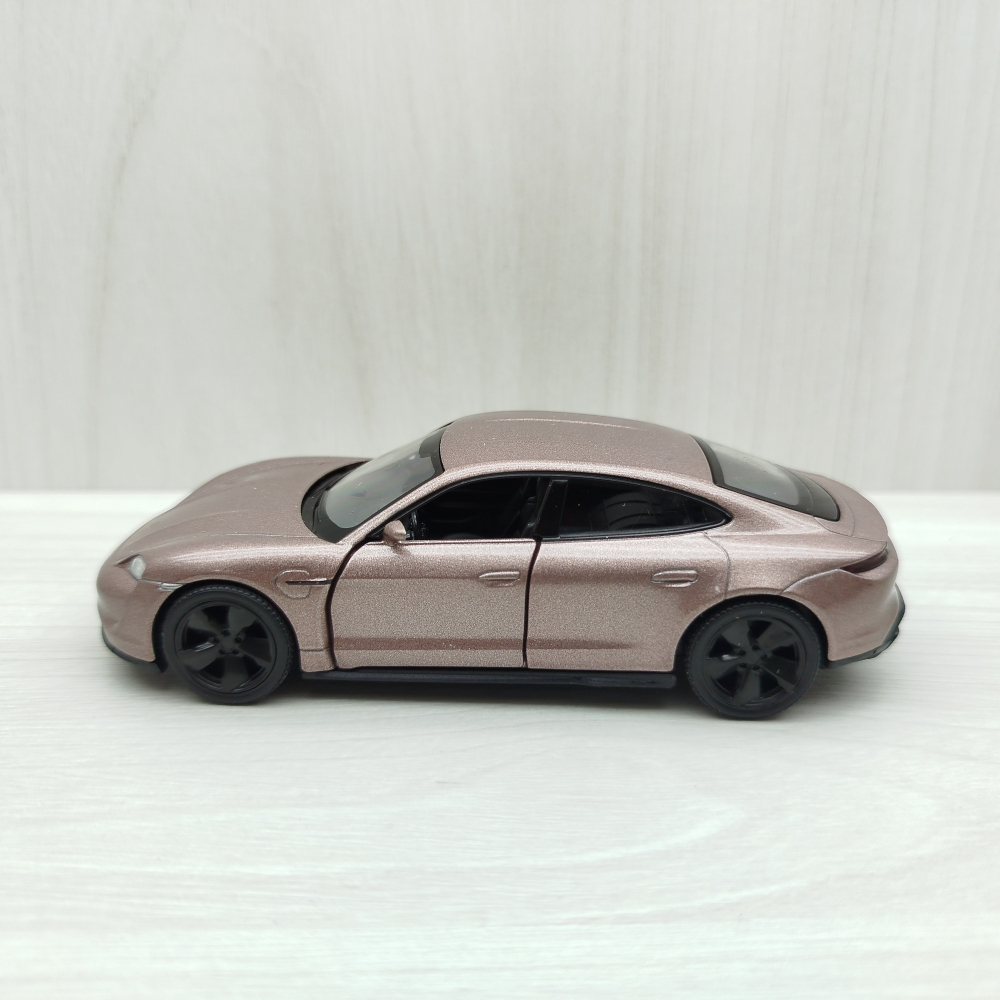 全新盒裝現貨~1:36~保時捷 駿馬 TAYCAN TURBO S 褐色 合金 模型車 迴力車 交通模型-細節圖2