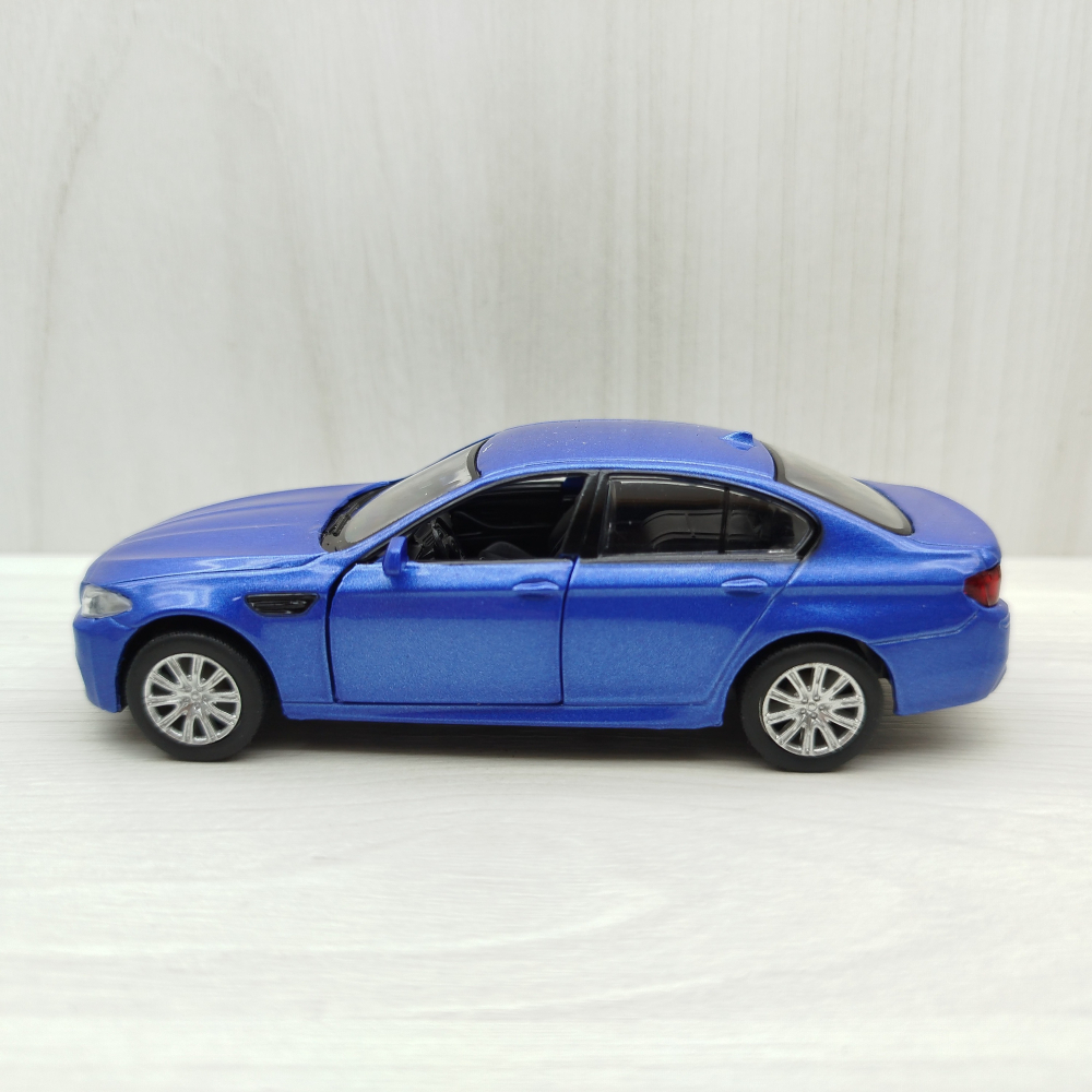 全新盒裝現貨~1:36~寶馬 BMW M5 藍色 合金 模型車 迴力車 交通模型 收藏-細節圖2