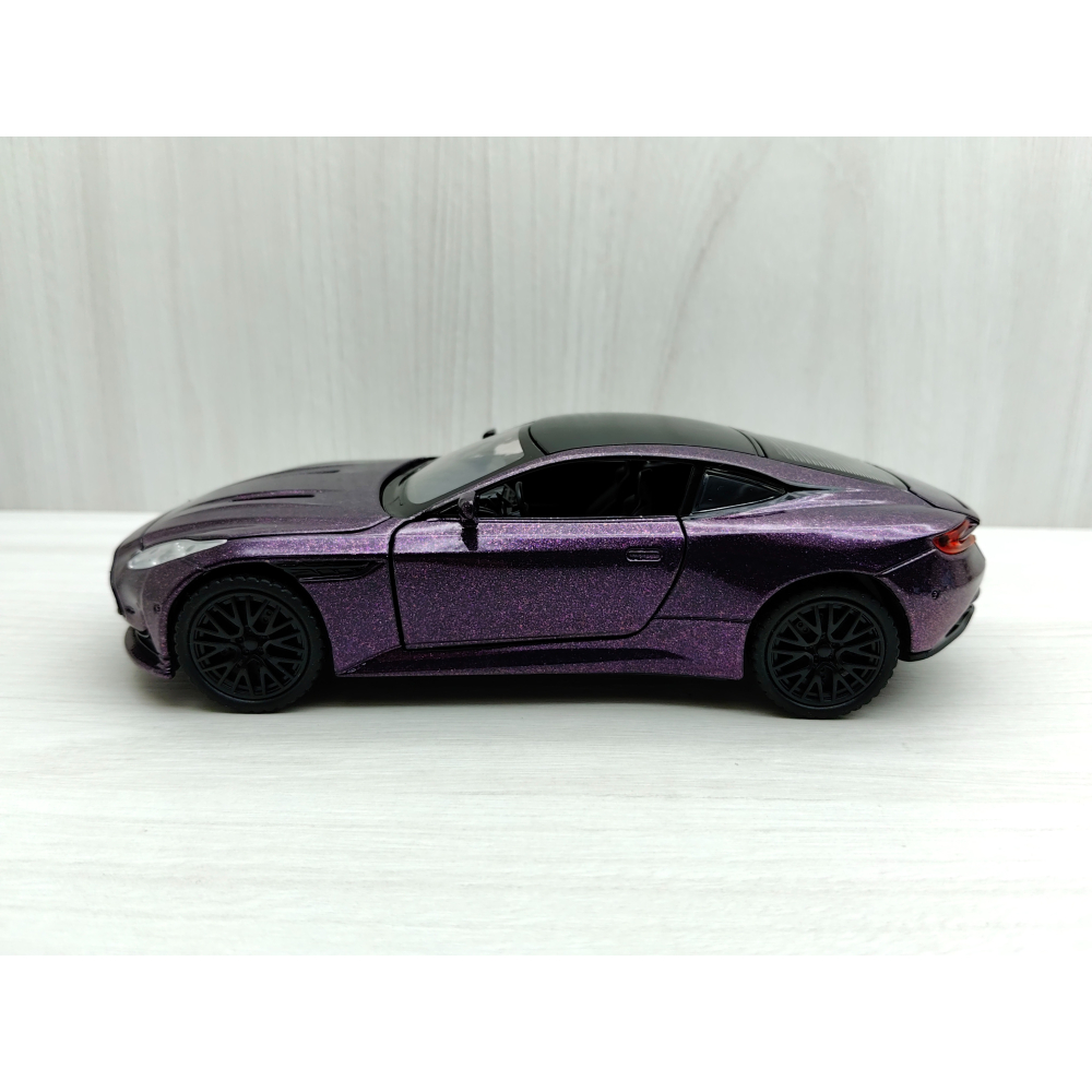 全新盒裝現貨~1:32~阿斯頓馬丁 DB12 閃耀紫色 合金 模型車 聲光車 玩具 收藏-細節圖2