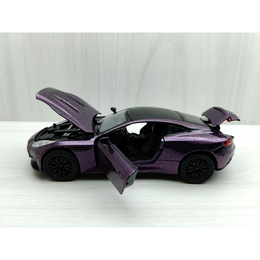 全新盒裝現貨~1:32~阿斯頓馬丁 DB12 閃耀紫色 合金 模型車 聲光車 玩具 收藏-細節圖3