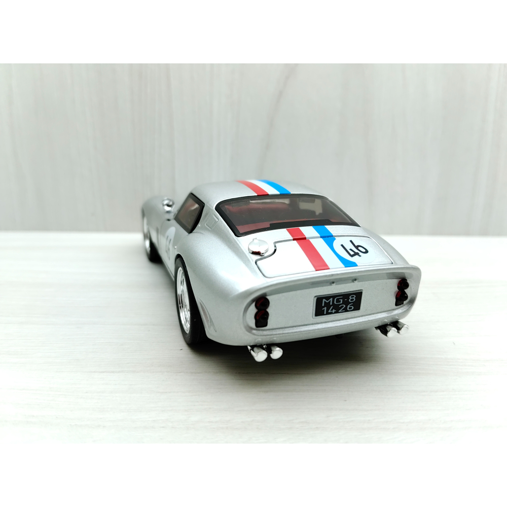 全新盒裝現貨~1:32~法拉利 250跑車 銀色 車燈恆亮開關 合金 模型車 聲光車-細節圖5