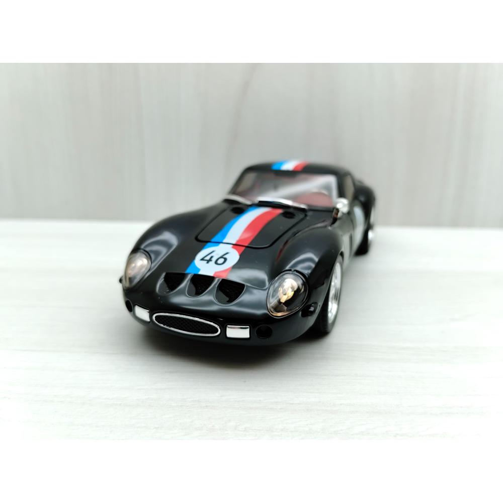 全新盒裝現貨~1:32~法拉利 250跑車 黑色 車燈恆亮開關 合金 模型車 聲光車-細節圖2