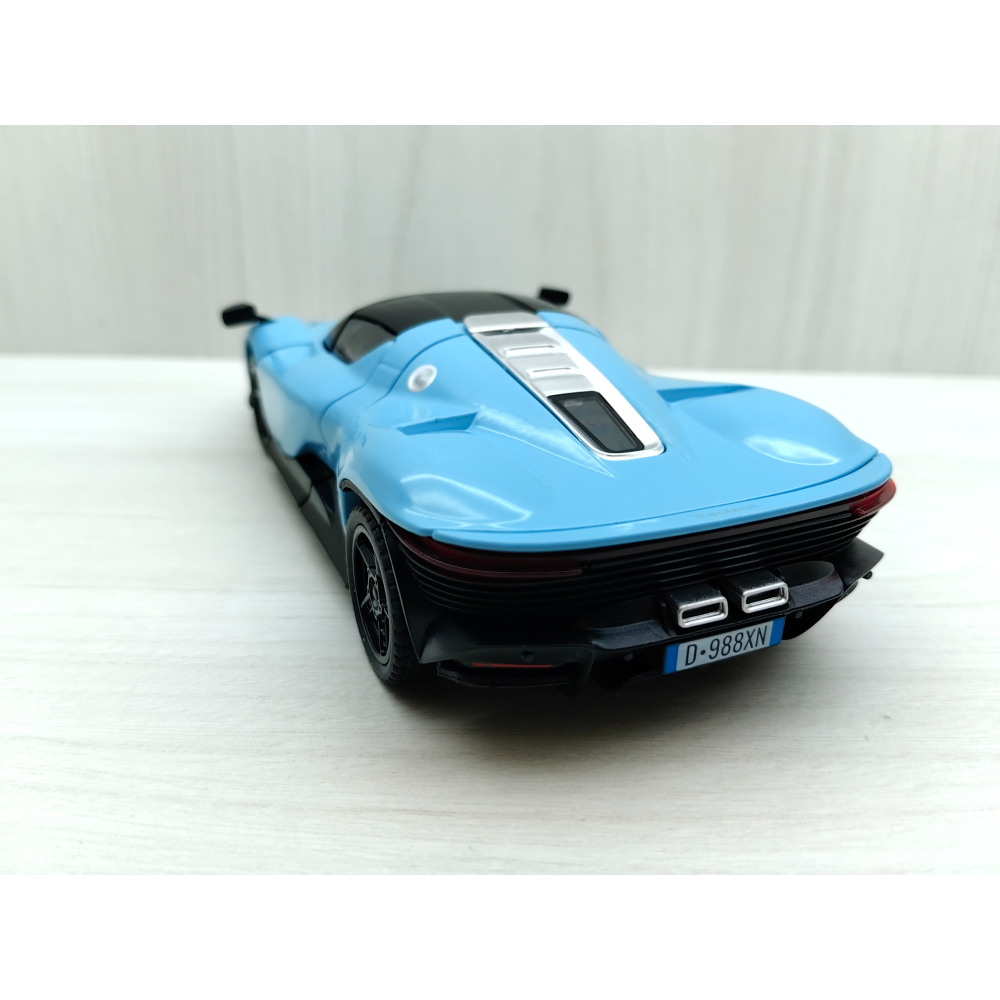 全新盒裝現貨~1:32~法拉利 SP3超跑 前輪轉向 車頂可拆 藍色 合金 模型車 聲光車 玩具 收藏-細節圖5