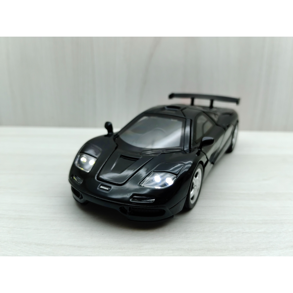 全新盒裝現貨~1:32~麥拉倫 McLaren F1 黑色 車燈恆亮開關  合金 模型車 聲光車-細節圖2