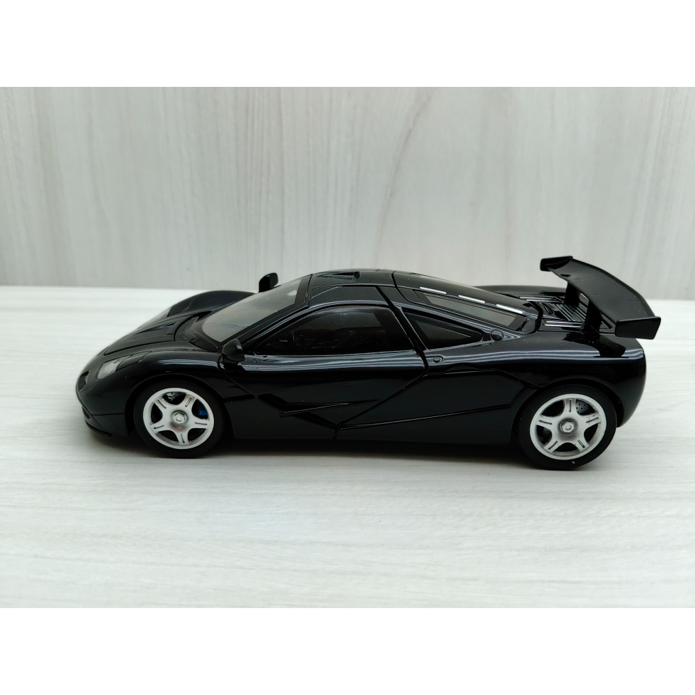 全新盒裝現貨~1:32~麥拉倫 McLaren F1 黑色 車燈恆亮開關  合金 模型車 聲光車-細節圖3