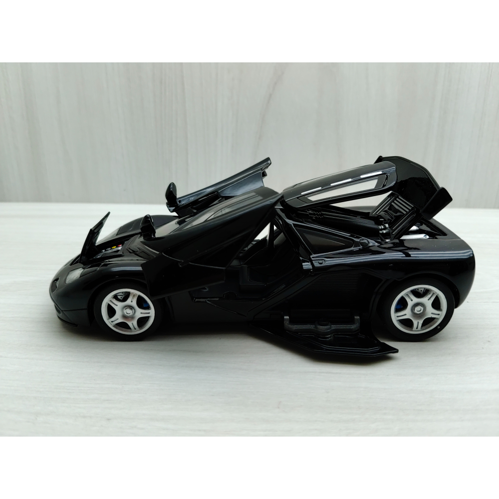 全新盒裝現貨~1:32~麥拉倫 McLaren F1 黑色 車燈恆亮開關  合金 模型車 聲光車-細節圖4