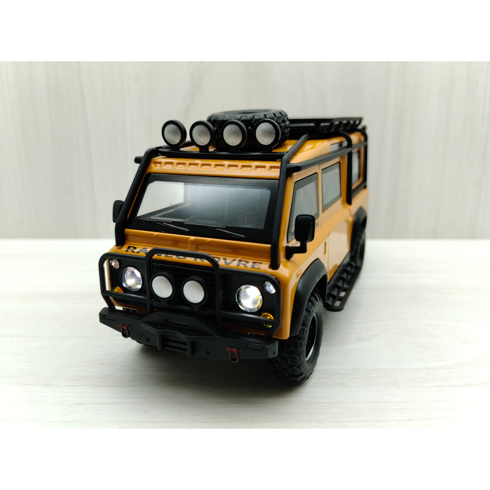 全新盒裝現貨~1:32~路虎衛士 LAND ROVER 越野箱型車 沙漠黃 前輪轉向 車燈恆亮開關 合金模型車-細節圖2