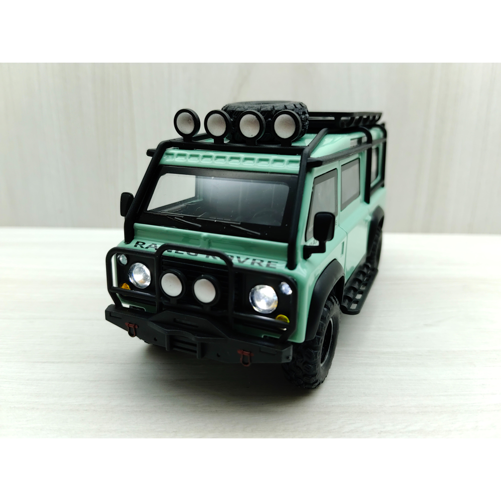 全新盒裝現貨~1:32~路虎衛士 LAND ROVER 越野箱型車 碧綠色 前輪轉向 車燈恆亮開關 合金模型車-細節圖2