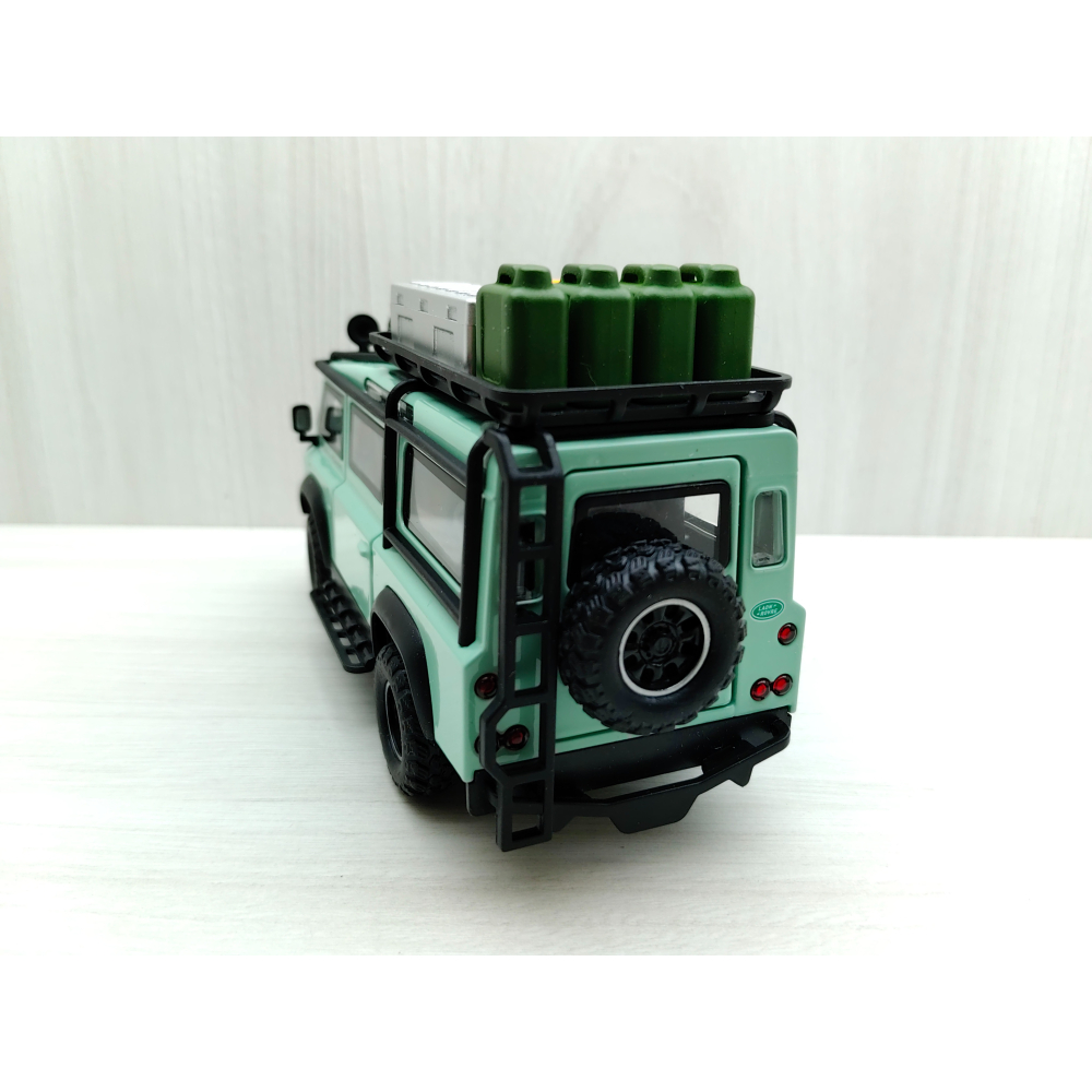 全新盒裝現貨~1:32~路虎衛士 LAND ROVER 越野箱型車 碧綠色 前輪轉向 車燈恆亮開關 合金模型車-細節圖6