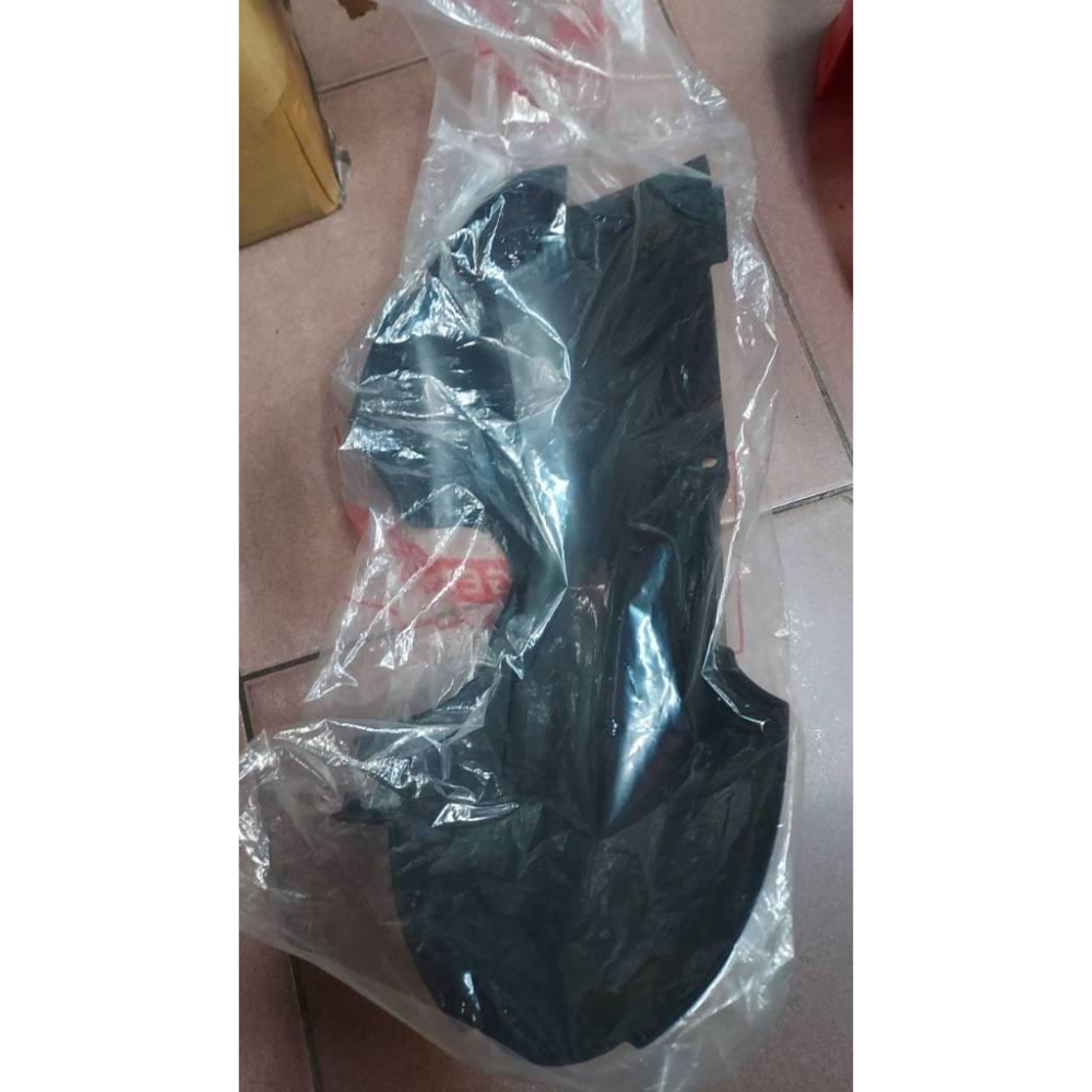 清倉~三陽原廠後擋泥板總成8110A-F6H-904  後土除 Z1 ATTILA-細節圖2