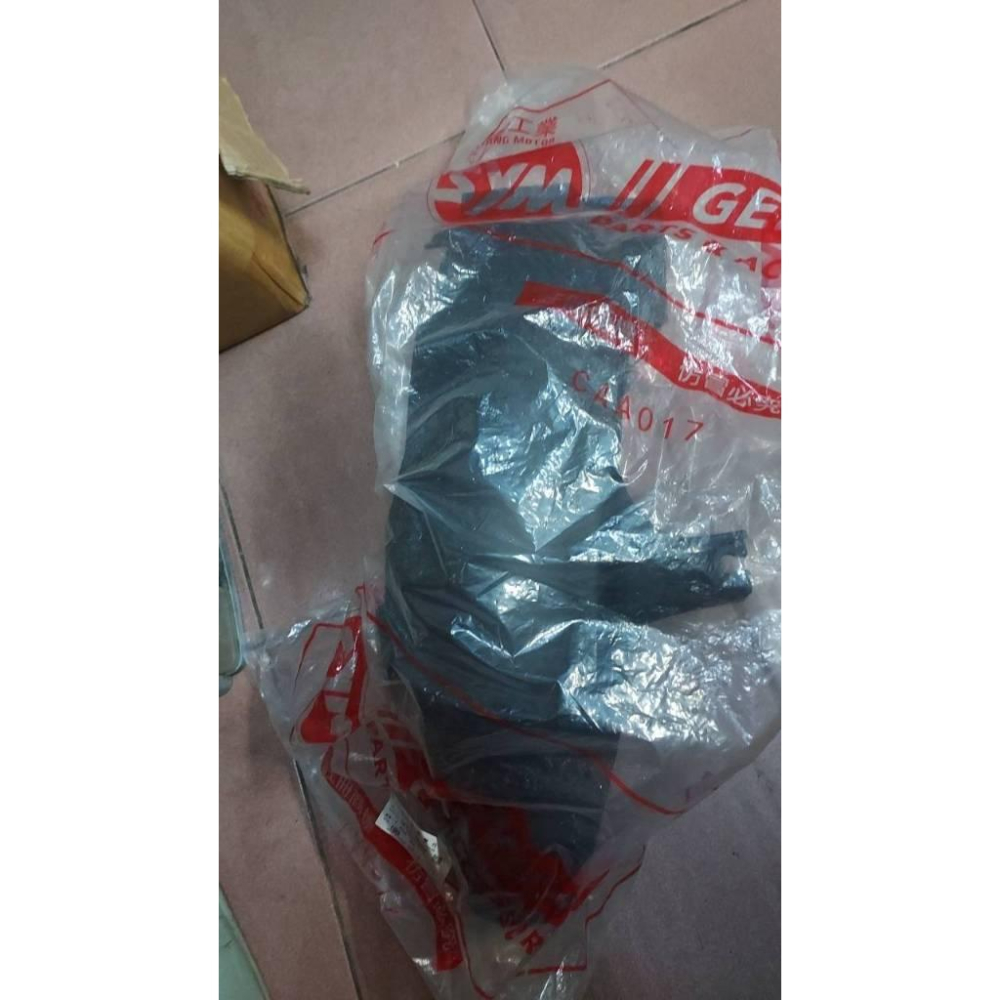 清倉~三陽原廠後擋板(特仕黑)81100-FK1-000-KK  KRN BT ABS7  KR12W1-細節圖2