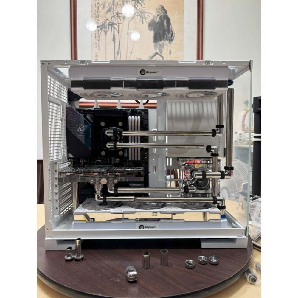 光華商場【客製化電腦】客製化 幾何未來 MODEL 5 9800X3D 玻璃 分體式 水冷主機 主機改裝 電競主機-細節圖5