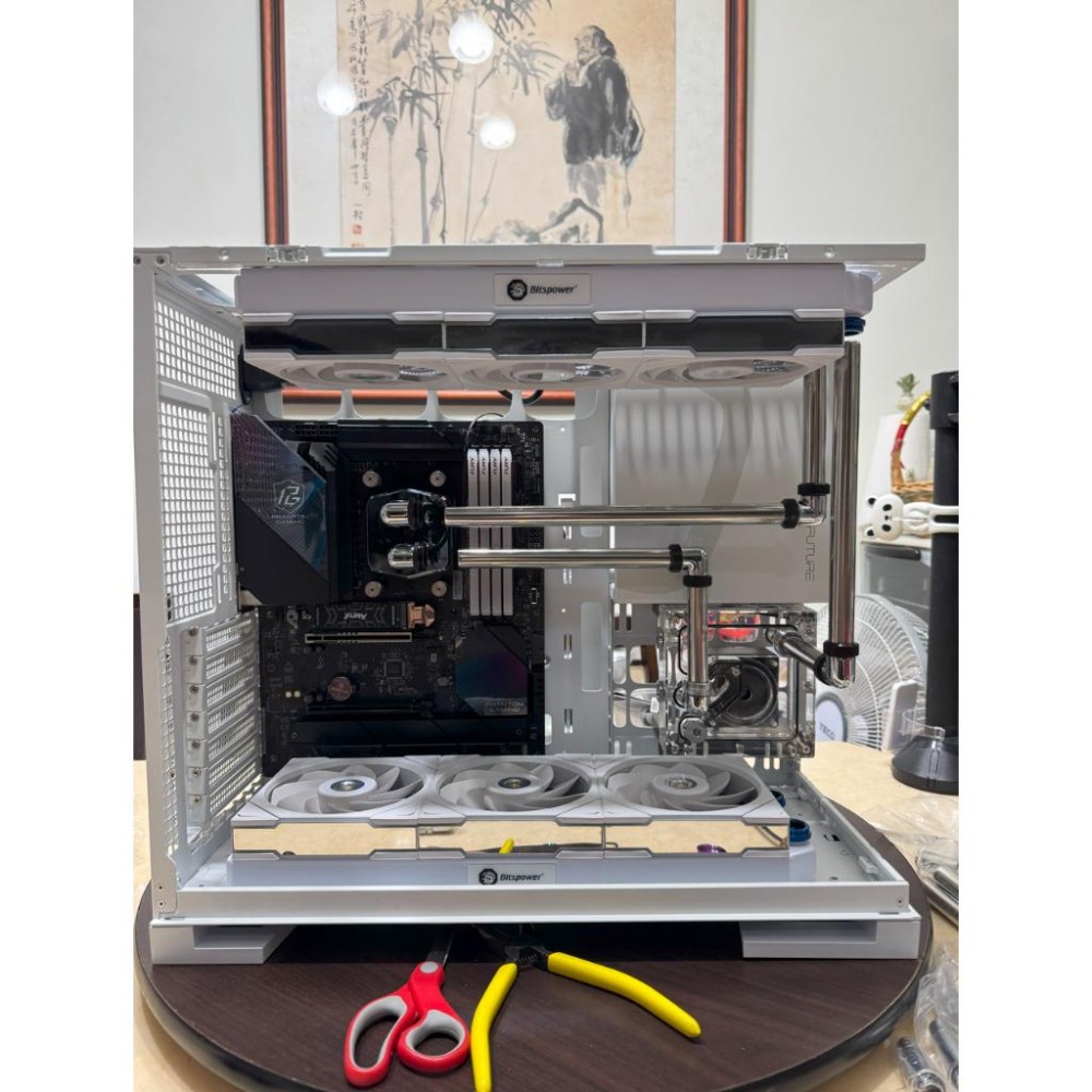 光華商場【客製化電腦】客製化 幾何未來 MODEL 5 9800X3D 玻璃 分體式 水冷主機 主機改裝 電競主機-細節圖7