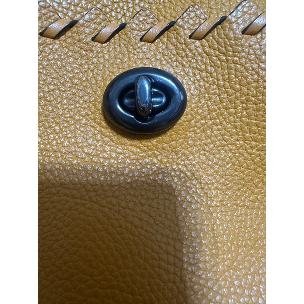 美國正貨 二手 Coach Lora Bucket 水桶包(黃色) 編織質感水桶包 手提包 肩背包-細節圖7