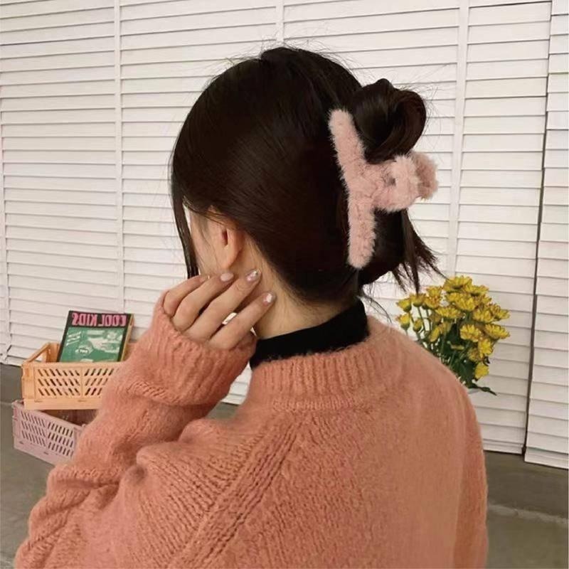 【海麗娜】韓版毛毛爪夾 髮夾 鯊魚夾 髮飾 洗澡髮夾 頭飾 抓夾 毛絨髮夾 生活用品 配飾【D40】-細節圖6